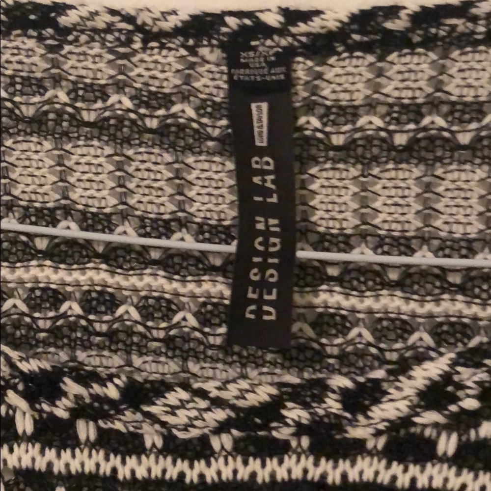 Design Lab Top - Picture 3 of 3